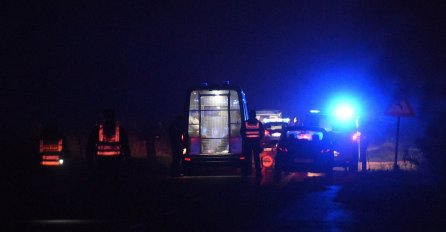 STRAVIČNA NESREĆA: Sudar minibusa i kamiona, POGINULO ŠEST OSOBA