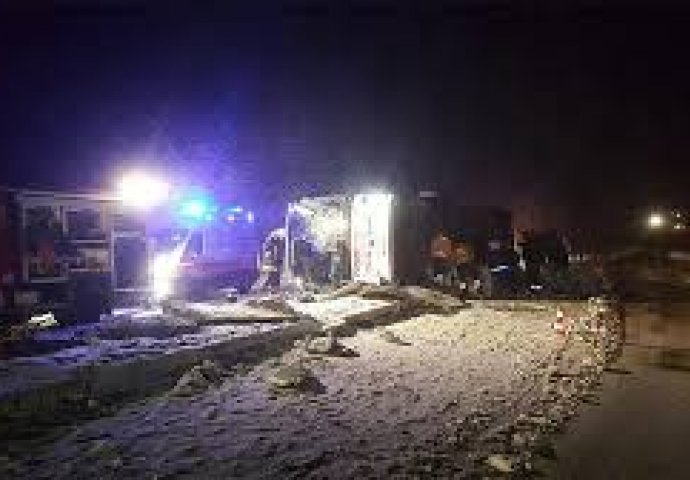 Sniježna oluja izazvala haos: Vozači zaglavljeni u snijegu, petero ljudi poginulo