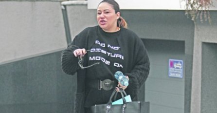 ANA NIKOLIĆ DOTAKLA DNO, ŽIVI OD UŠTEĐEVINE: Zbog kilaže ne želi nastupati, A SVE JE DEBLJA I DEBLJA (FOTO)