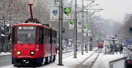 Jenda osoba povrijeđena na tramvajskoj stanici Otoka, saobraćaj obustavljen