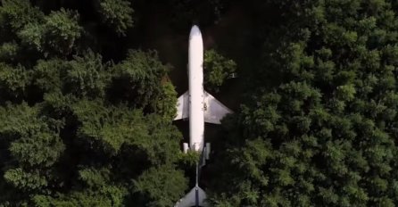 USRED ŠUME NAIŠLI SU NA SKRIVENI AVION: Kad su ušli unutra, zanijemili su OD PRIZORA (FOTO)