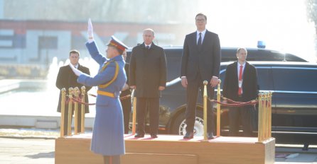 PRIZOR O KOJEM MEDIJI U SRBIJI BRUJE: Krenula je himna, vijorila se srpska zastava, a onda je Putin uradio nešto po čemu će ga pamtiti svi Srbi! 