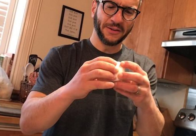 OVAJ TRIK ĆE VAM PROMIJENITI ŽIVOT: Otkrio je kako da OGULITE KUHANO jaje kao od šale (VIDEO)