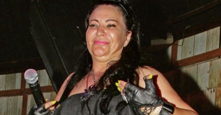 STOJU USLIKALI NA ULICI BEZ TRUNKE ŠMINKE: Kad su vidjeli kako zaista izgleda, DOŠLO IM JE ZLO! (FOTO)