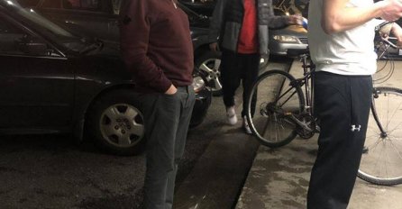 FOTOGRAFIJA O KOJOJ BRUJI INTERNET: Bill Gates na ulici čekao u redu za burger, pomfrit i Colu