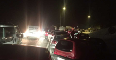 SNIJEG PARALISAO BIH, OBUSTAVLJEN SAOBRAĆAJ, POPRIJEČENI ŠLEPERI: Izdato upozorenje, ovdje je NAJGORE! 