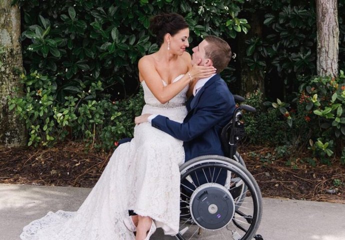 ČUDA SE DEŠAVAJU: Ustao iz invalidskih kolica na dan svoga vjenčanja