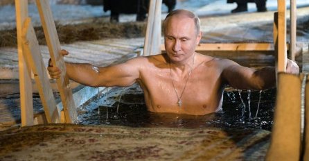 Predsjednik Ruske Federacije zaronio u ledenu vodu