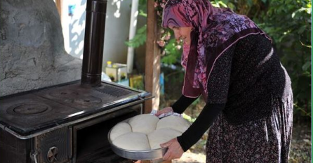 Muž pitao svoju ženu zašto ne jede: KADA VIDIM PRLJAVE RUKE TVOJE MAJKE, NE MOGU DA JEDEM!