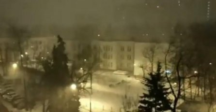 USRED MEĆAVE SIJEVAJU MUNJE I UDARAJU GROMOVI: Čuje se jeziv huk, prizori su SABLASNI (VIDEO) 