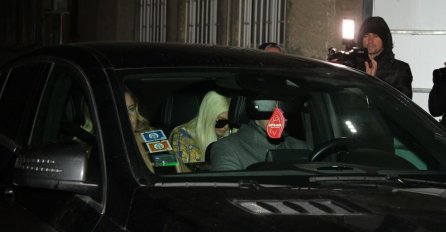 JELENA JE POKUŠALA DA SAKRIJE NATEČENO LICE, ALI SU JE IPAK USLIKALI: Ovo nismo očekivali, EVO KAKO ZAISTA IZGLEDA (FOTO)