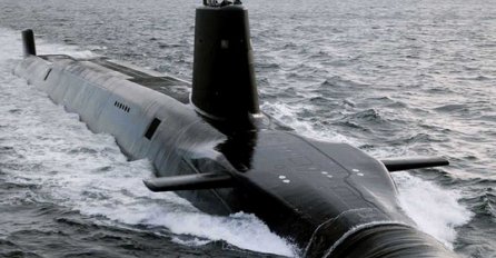 Britanska nuklearna podmornica se zamalo sudarila s trajektom