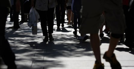 STATUS OVOG BOSANCA UZDRMAO JE CIJELI BALKAN: Kada je u tri ujutro u njemačkom gradiću krenula ova pjesma, dvojica Sarajlija su sjela i ZAPLAKALA 