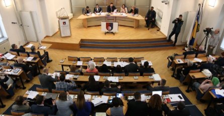 Ukidanje mjesečnog paušala od 560 KM izazvalo burnu raspravu u Skupštini KS