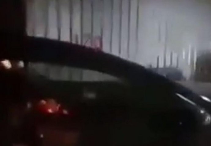 MUŠTERIJA MU NIJE HTJELA PLATITI ZA POPRAVKU AUTA, PA SE ON OSVETIO: Razlupao mu auto, pogledajte na šta liči (VIDEO)