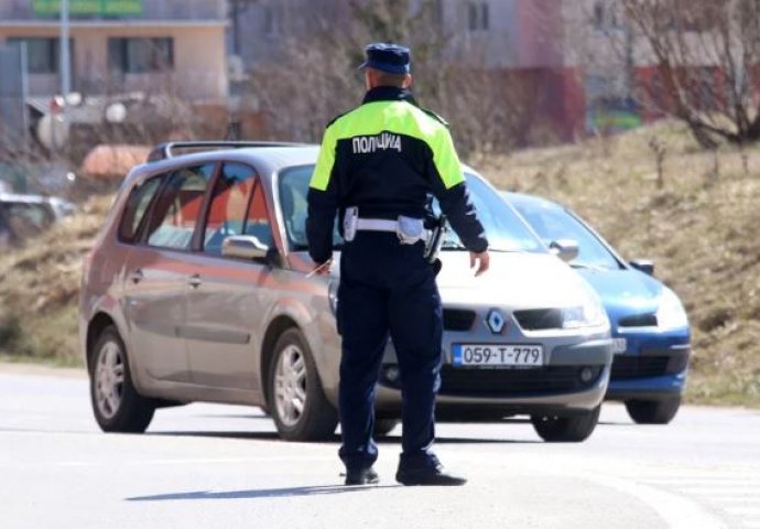 Jedna osoba povrijeđena u lančanom sudaru osam vozila na putu Banja Luka - Laktaši