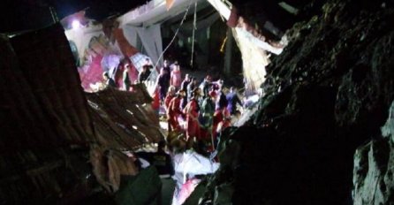 JEZIVA NESREĆA, PAO KROV HOTELA TOKOM VJENČANJA: Ima mrtvih, spasioci izvlače ljude iz ruševina, ČUJE SE VRISKA