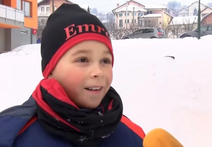 NOVI HIT NA INTERNETU: Dječak objasnio šta je to pičiguz, ljudi se valjaju od SMIJEHA (VIDEO)