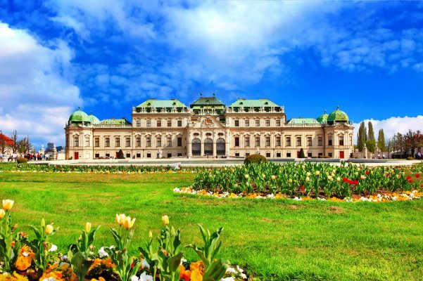 vienna-austria-beautiful-belvedere-castle-64876676