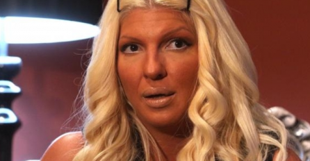 SLOMILA JE AFERA: Svi se zaprepastili kad su Karleušu ugledali ovaku, ni šminka ne pomaže, SVA OTEKLA