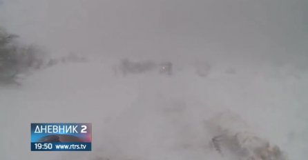 ALARMATNO, SNIJEG NE PRESTAJE VEĆ 24 SATA, TRAŽI SE POMOĆ VOJSKE: Pogledajte sablasne prizore 