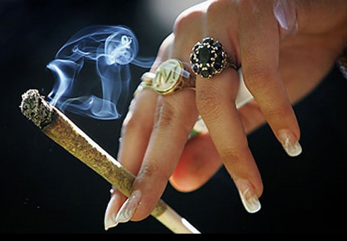 STRAŠNO: Naučnici otkrili kako marihuana zapravo djeluje na tinejdžere! 