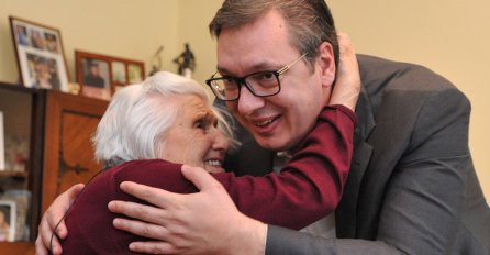 VUČIĆ DANAS POSJETIO NAJSTARIJU SRPKINJU (107), ALI NIJE MOGAO NI SANJATI DA ĆE MU OVO REĆI: Počela je plakati, pa priznala...