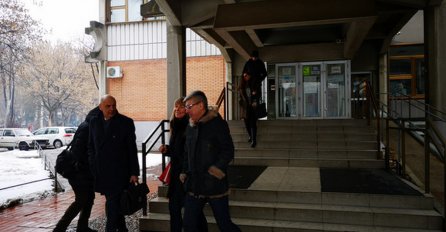 DOVELI GA SA LISICAMA NA RUKAMA: Saša Popović stigao na sud, SUZANA SE TRESLA OD STRAHA!