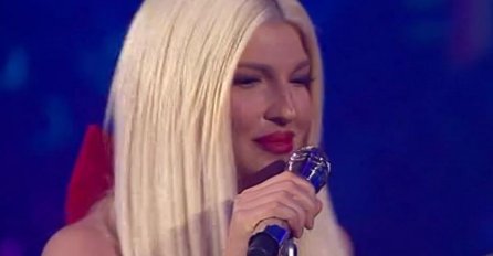 JELENU POZVALI NA BINU PRVI PUT NAKON SKANDALA: Pobjednički digla ruku, A ONDA SE NJEMU ZAHVALILA ZA SVE! (FOTO)