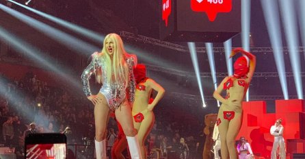 KARLEUŠA PREDSTAVILA NOVU PJESMU, PORUKOM S POČETKA NASTUPA OSTAVILA U ŠOKU SVE: "Evo je, poslije svega! Majka, supruga..." (VIDEO)