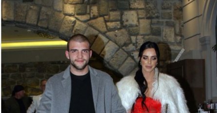 DOŠAO JE SA VJERENICOM U RESTORAN, A SVI SU GLEDALI U DONJI DIO: Providna haljina sve je otkrila (FOTO) 