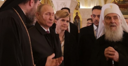 ISPLIVALA NIKAD OBJAVLJENA FOTOGRAFIJA: Putin i Šešelj se rukuju u Hramu, a morate da vidite izraz lica Aleksandra Vučića 