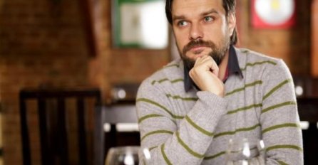 VLASNIK KAFIĆA OKAČIO JE OVU PORUKU U ŽENSKOM WC-U: Sad ga svi kopiraju, SVAKA ŽENA OVO TREBA ZNATI!