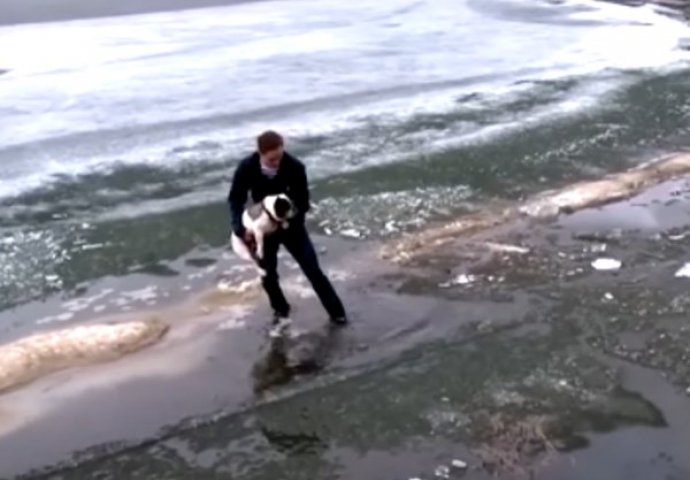 JEZIV PRIZOR: Htio da spasi psa iz zaleđenog jezera, a onda se njemu desilo OVO(VIDEO)