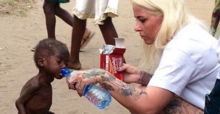 PRIJE TRI GODINE DJEČAK SA SLIKE JE RASPLAKAO SVIJET: Da li biste ga prepoznali danas? (FOTO)