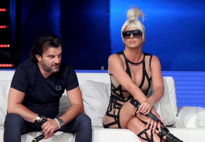 ČIM JE VIDIO NJENE SLIKE, LUKAS POSLAO PORUKU KARLEUŠI NA MOBITEL: Pjevačica nije vjerovala KAD JE OTVORILA, ovo nije očekivala!