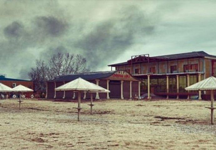 NA GOOGLE MAPS GLEDAO NAPUŠTENU PLAŽU, PA SE ZALEDIO OD PRIZORA: Šta se dešava sa ovom ženom i djecom? (FOTO)