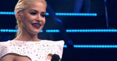 U ZVEZDAMA GRANDA SU JE OPTUŽILI DA LIČI NA KAFANSKU PJEVAČICU: Ugradila je silikone, snimila dvije pjesme, POGLEDAJTE JE SADA (FOTO)