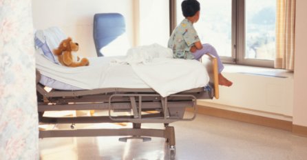 UKC Tuzla: Najmlađi pacijenti pohađaju nastavu u posebno uređenoj prostoriji