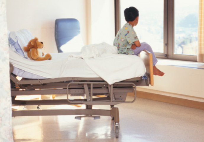 UKC Tuzla: Najmlađi pacijenti pohađaju nastavu u posebno uređenoj prostoriji
