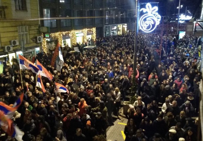 Nastavljaju se protesti u Beogradu: Mi smo uz narod, ne uz sadašnje i buduće lopove