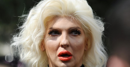 Karleuša jutros stigla iz Holandije: Kad su je ljudi vidjeli ovaku ZAPREPASTILI se, VIDITE LI ŠTA JOJ JE TO U RUKAMA? NE LIČI NA SEBE