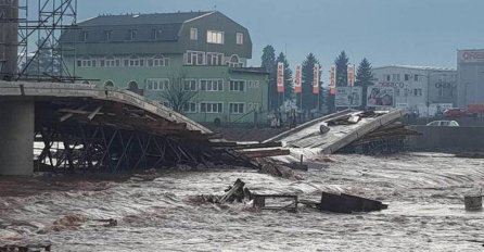 LJUDI U STRAHU: Rijeka srušila most, ekipe Civilne zaštite na terenu