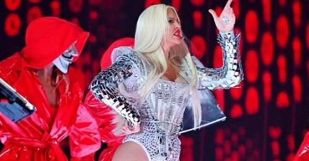 KARLEUŠA ISKOPIRALA SVJETSKOG UMJETNIKA?! Njen nastup je ČIST PLAGIJAT, a sada se oglasio i AUTOR ČIJU JE IDEJU ISKORISTILA! (FOTO)