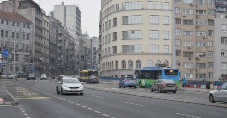 MLADIĆ (25) LUTA GRADOM I DOZIVA RODITELJE: Ne zna kuda ide, a ni još strašniju istinu! MAJKA I OTAC UNIŠTILI DOKUMENTA I NESTALI