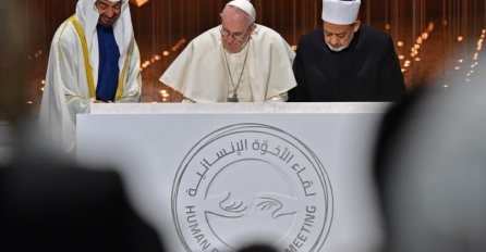 Papa Franjo i veliki imam al-Tajeb potpisali historijsku deklaraciju bratstva