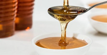 ČUDOTVORNI SASTOJAK: Što će se dogoditi ako svaku večer pojedete žlicu meda?