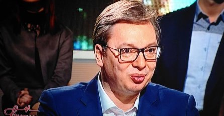 BRINETA KOJA JE BACILA SVE U TRANS: Večeras su svi gledali u djevojku koja je SJEDILA IZA VUČIĆA (FOTO)