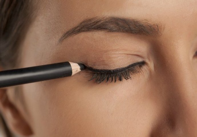 KORAK PO KORAK: Kako da savršeno nanesete eyeliner?