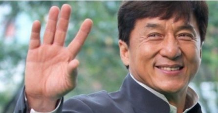 IZDALA GA SNAGA : Pogledajte kako danas izgleda legendarni glumac Jackie Chan, neprepoznatljiv je (FOTO)